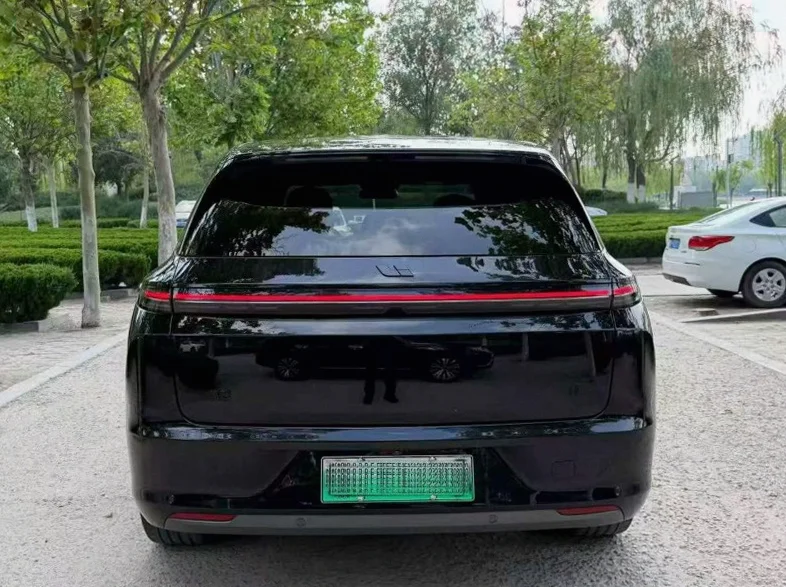理想L7 后面外观三