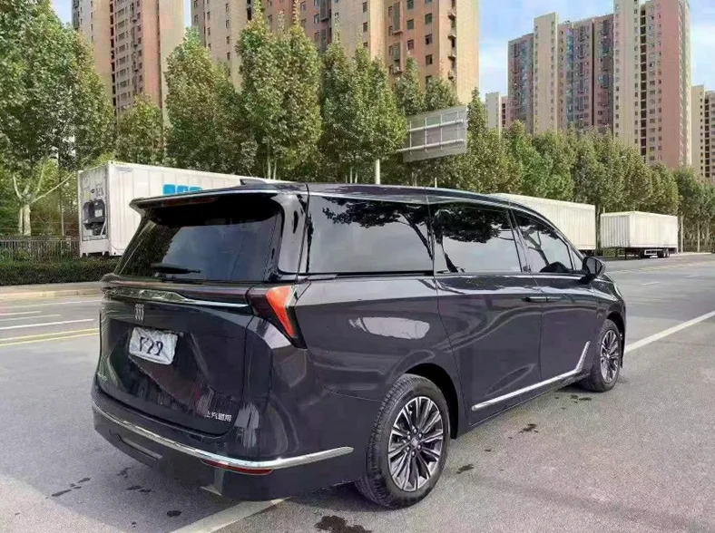 别克GL8 驾驶室