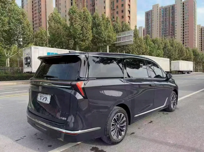 别克GL8 后面外观三