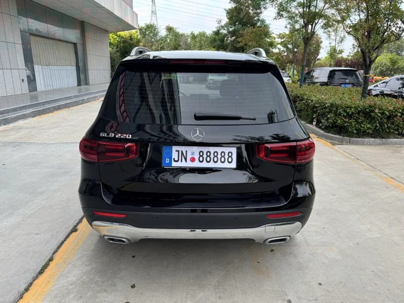 奔驰GLB 驾驶室