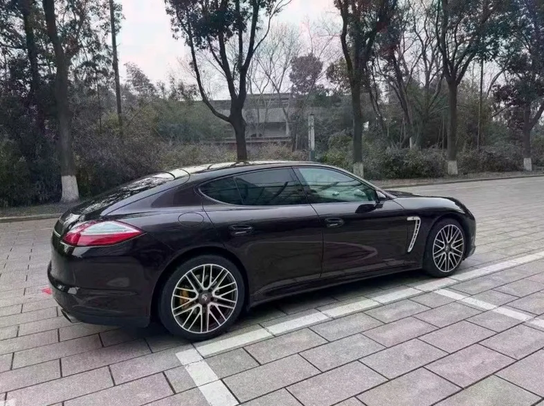 保时捷帕拉梅拉 内饰后排