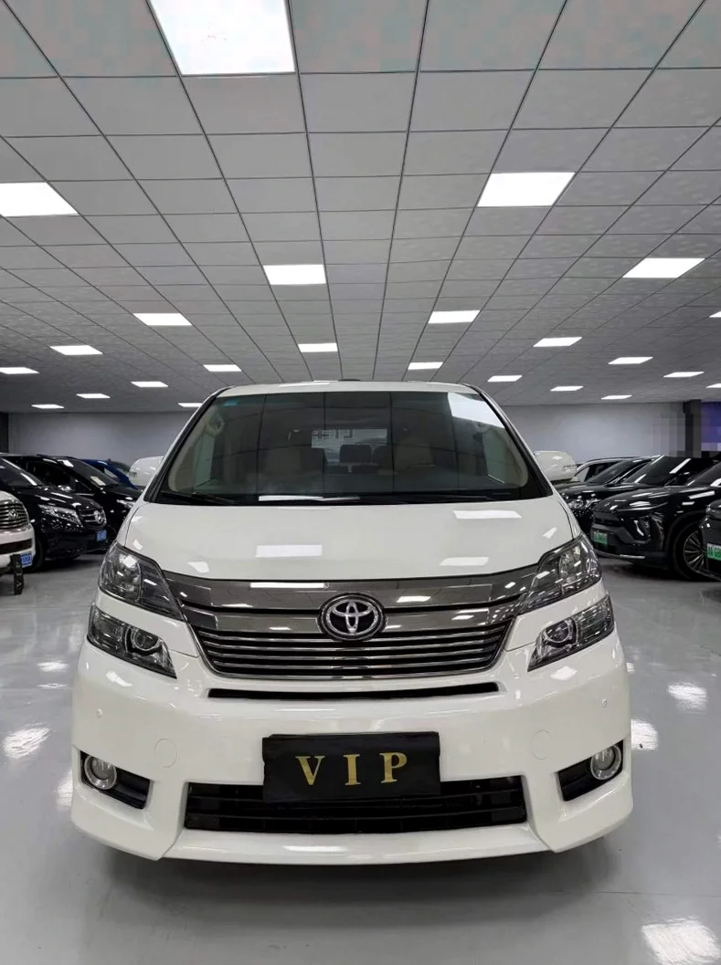 14年丰田埃尔法3.5 V6尊贵顶配