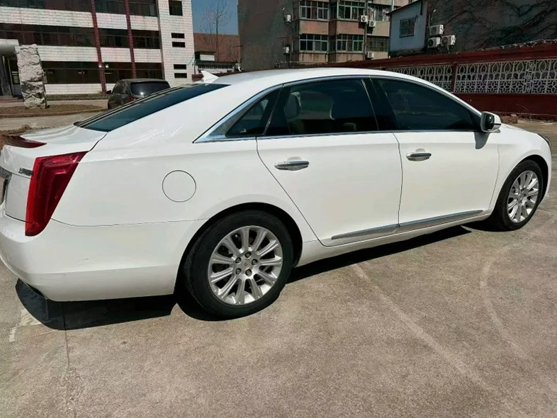 凯迪拉克XTS 内饰前排