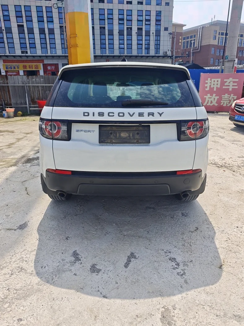 路虎发现神行 驾驶室