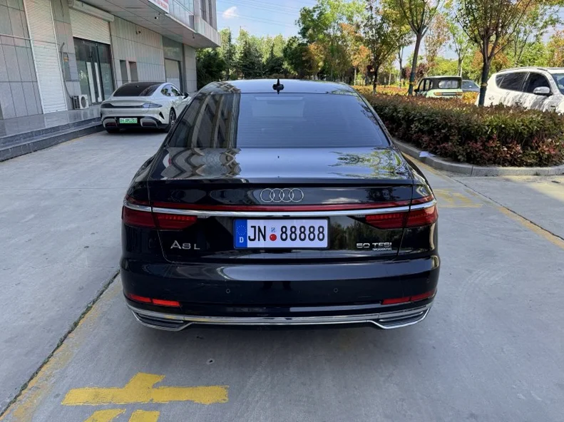 奥迪A8L 后面外观二