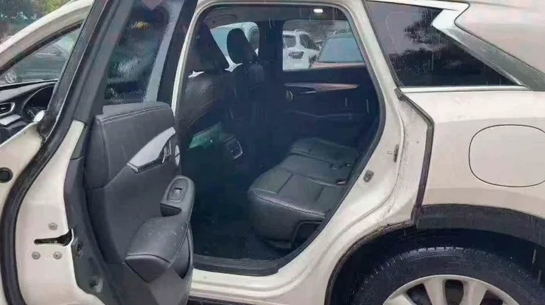 英菲尼迪QX50 后面外观一
