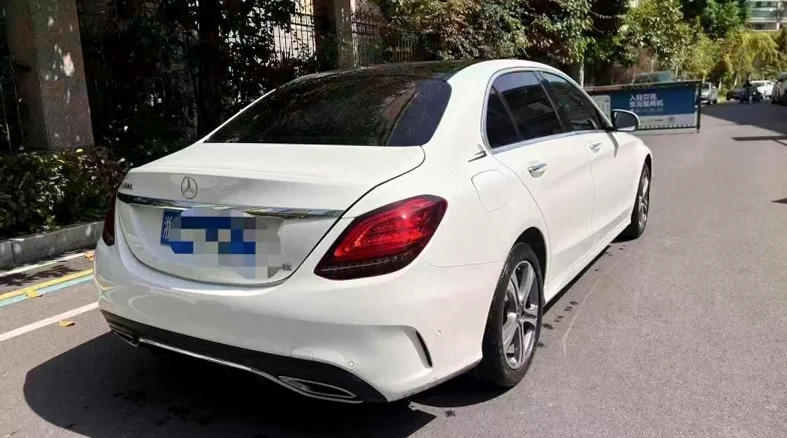 奔驰C 后面外观三