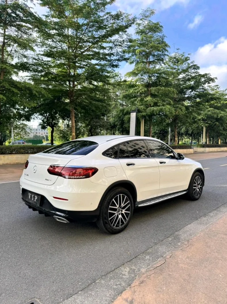 奔驰GLC 驾驶室