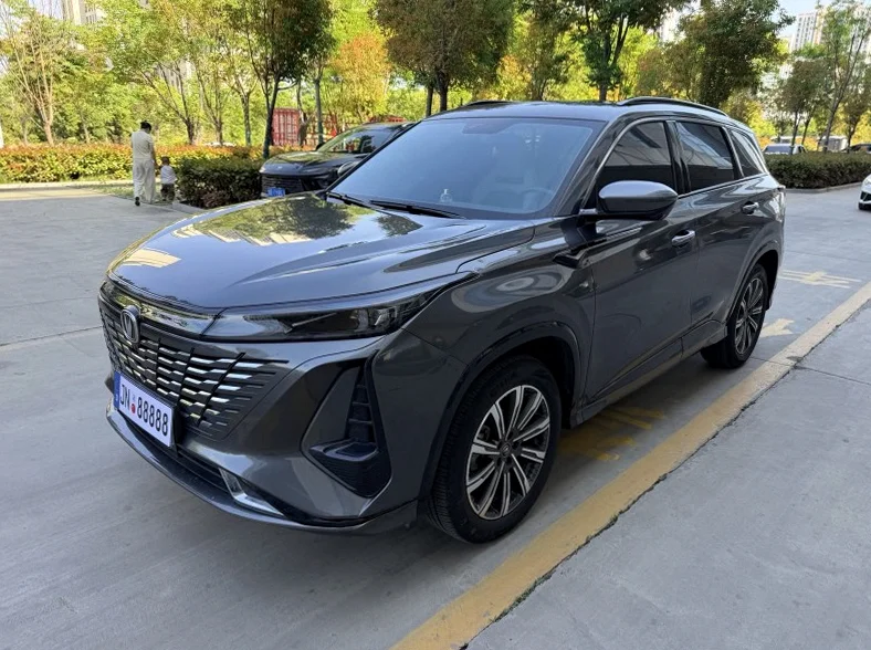 长安汽车CS75 后面外观三