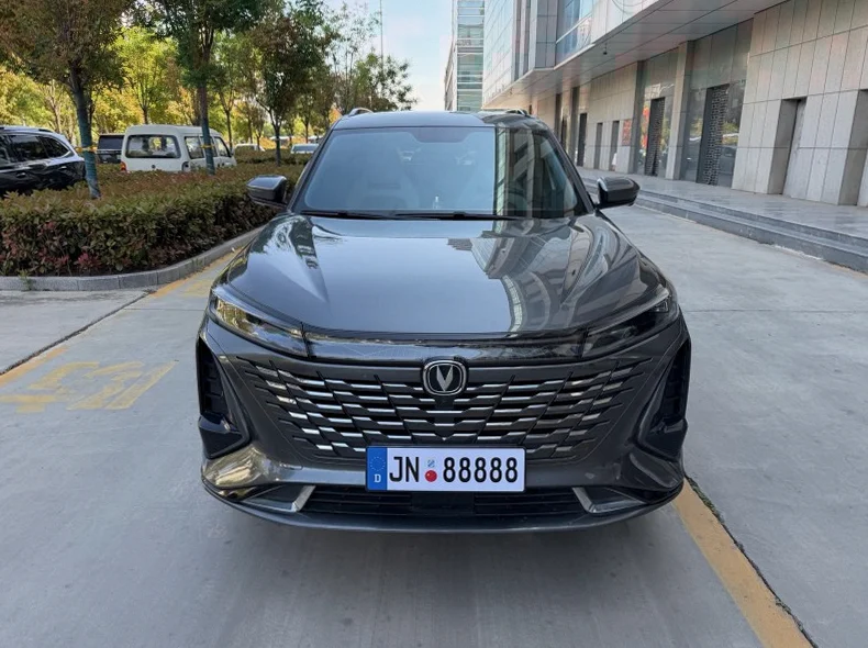 23年长安CS75PLUS第三代1.5T自动豪华版