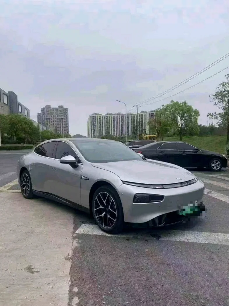 小鹏汽车p7 正面外观二