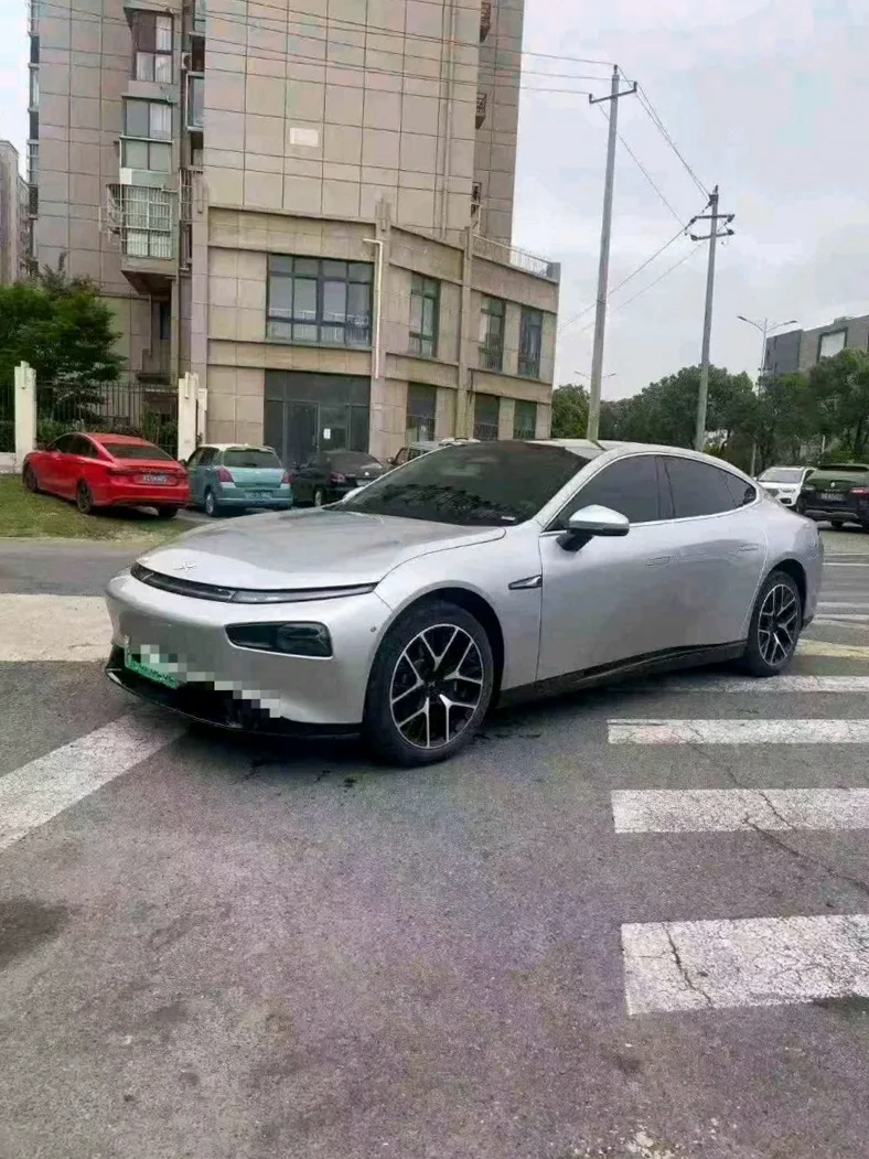 小鹏汽车p7 正面外观三