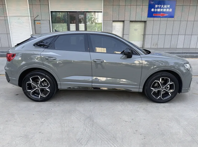 奥迪Q3 后面外观一
