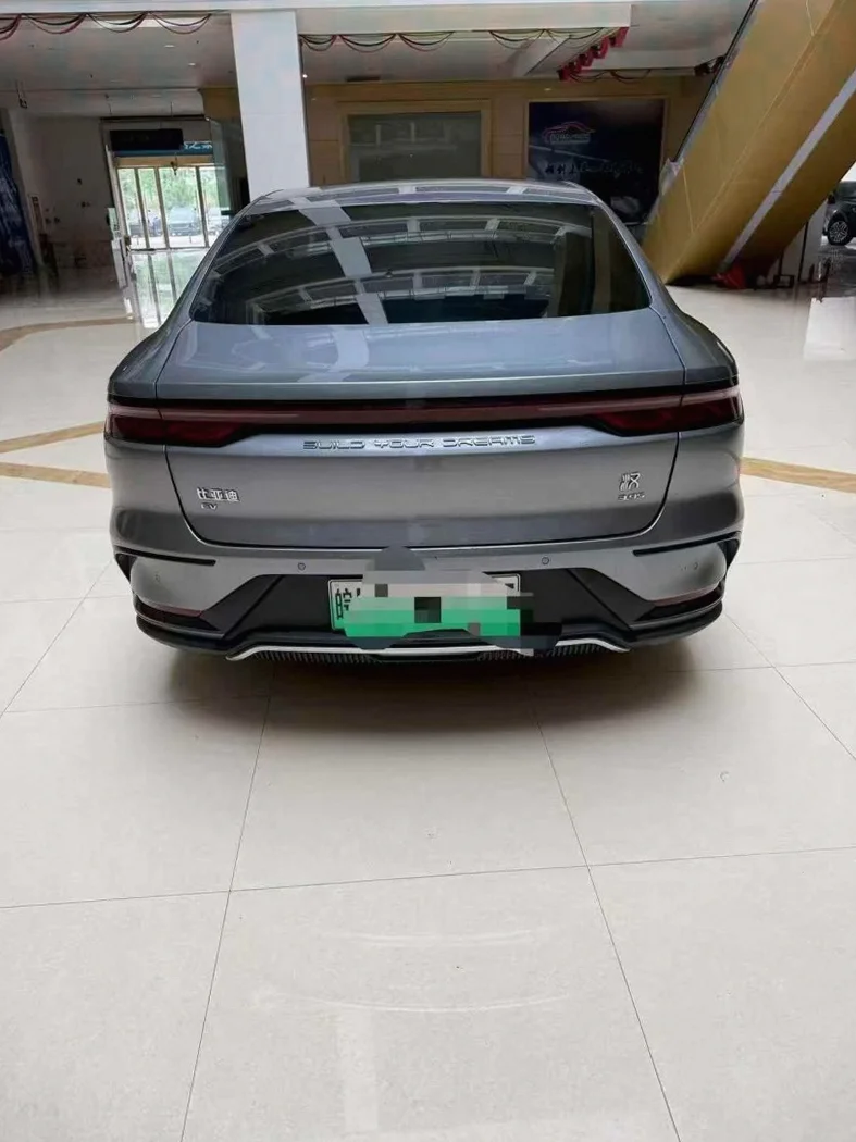 比亚迪汉 驾驶室