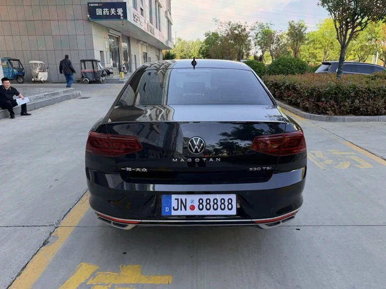 大众迈腾 后面外观三