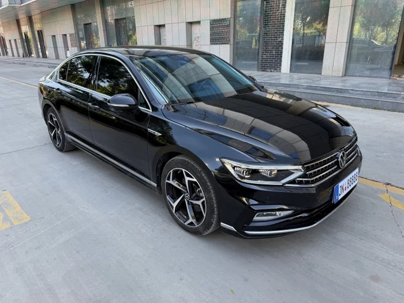 大众迈腾 正面外观二