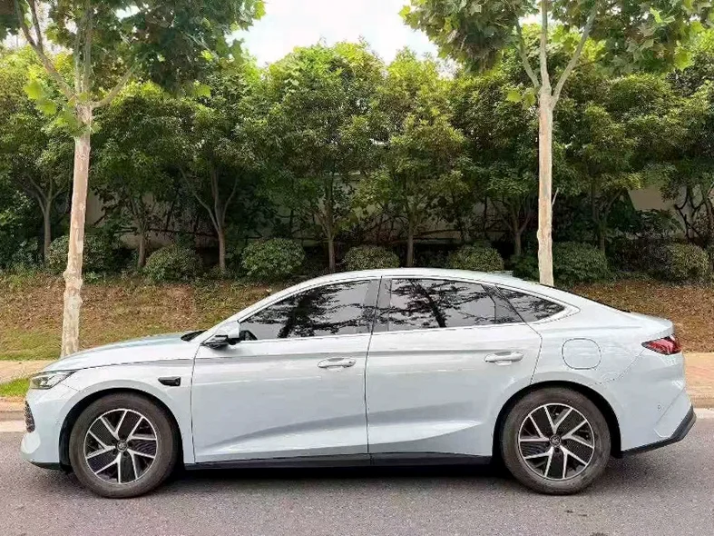 比亚迪秦 后面外观三