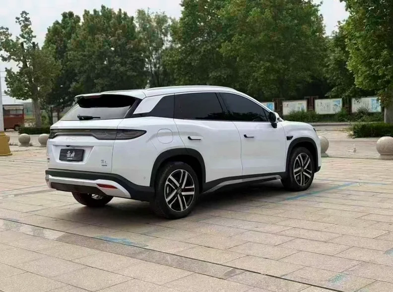 比亚迪宋 驾驶室