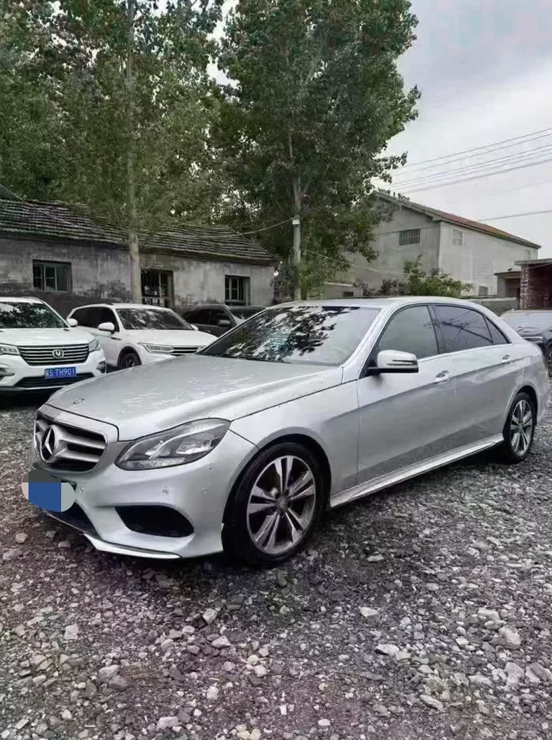 奔驰E 正面外观二