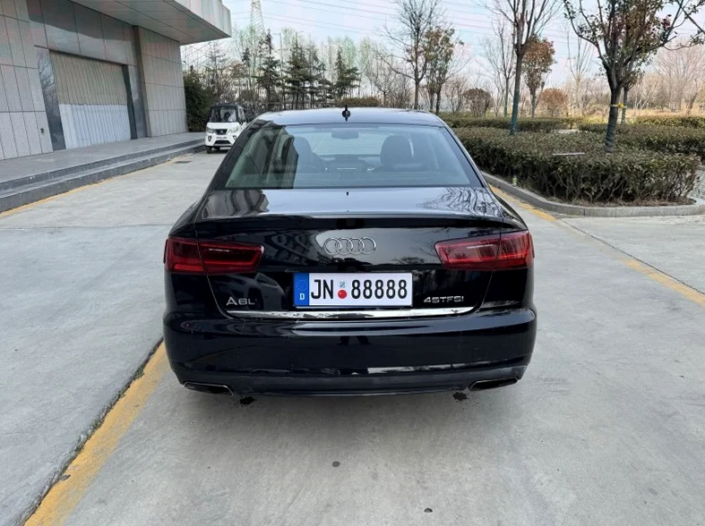 奥迪A6L 后面外观一