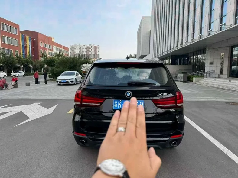 宝马X5 驾驶室