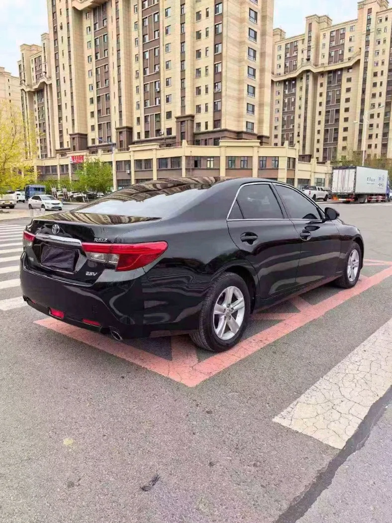 丰田锐志 驾驶室