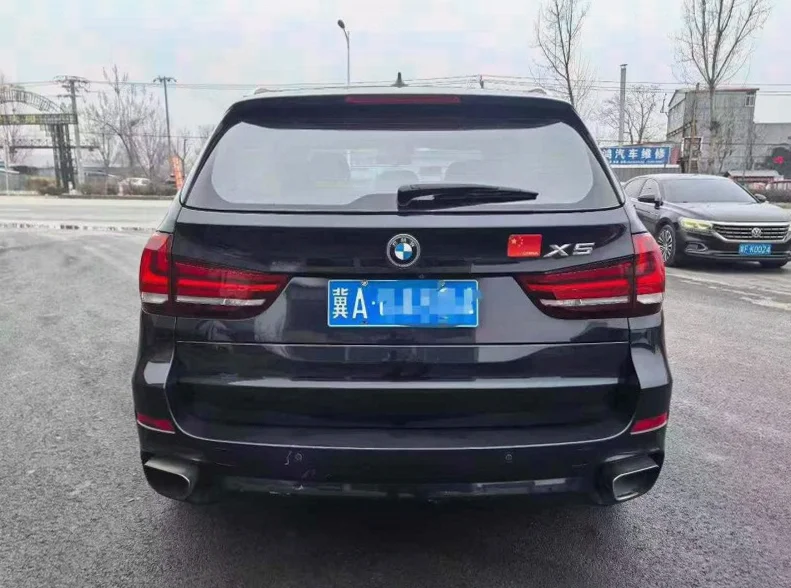宝马X5 后面外观三