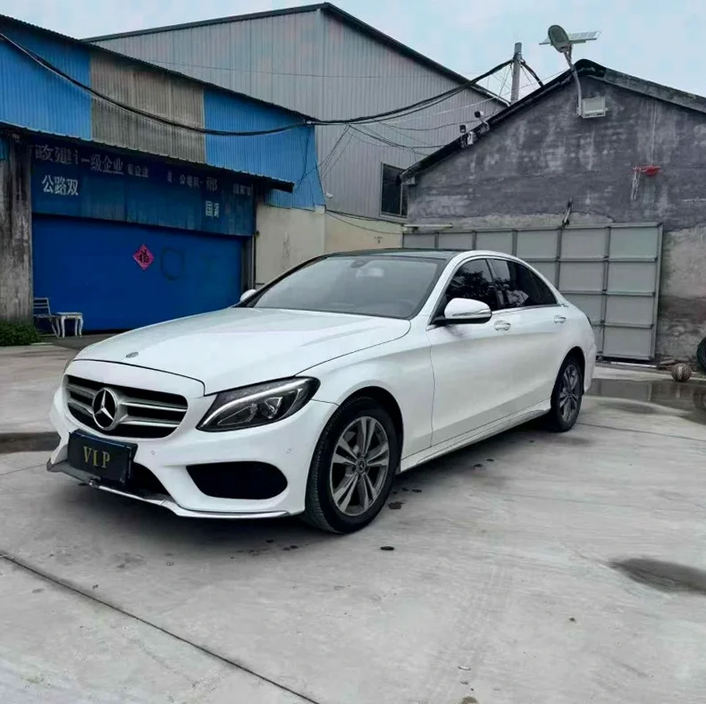 奔驰C 正面外观二
