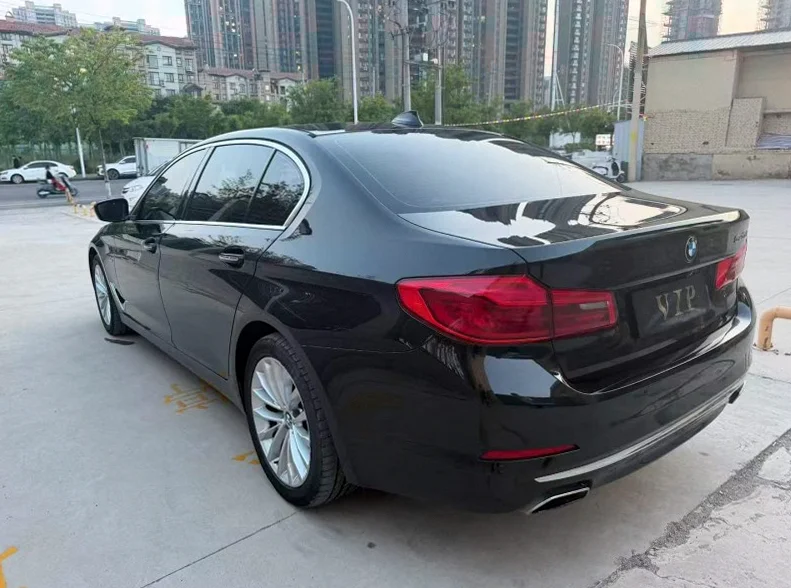 宝马5系 后面外观一
