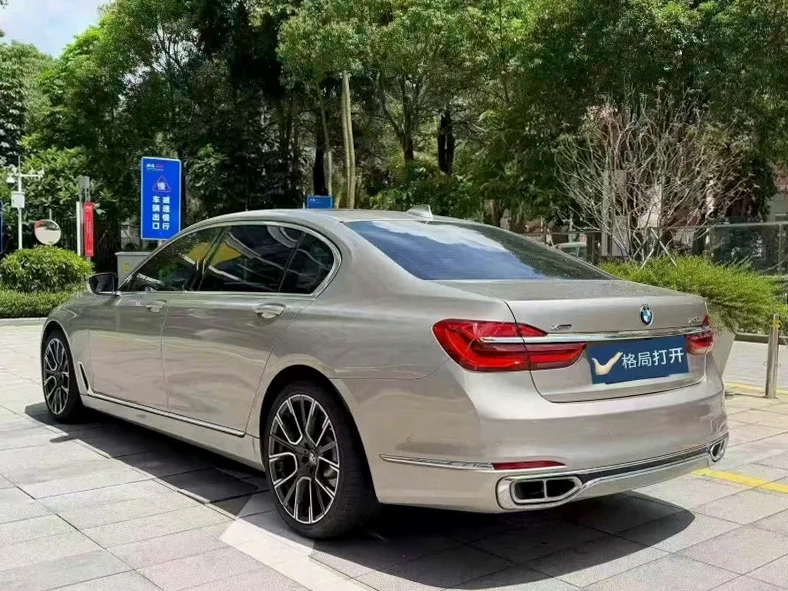 宝马7系 后面外观二