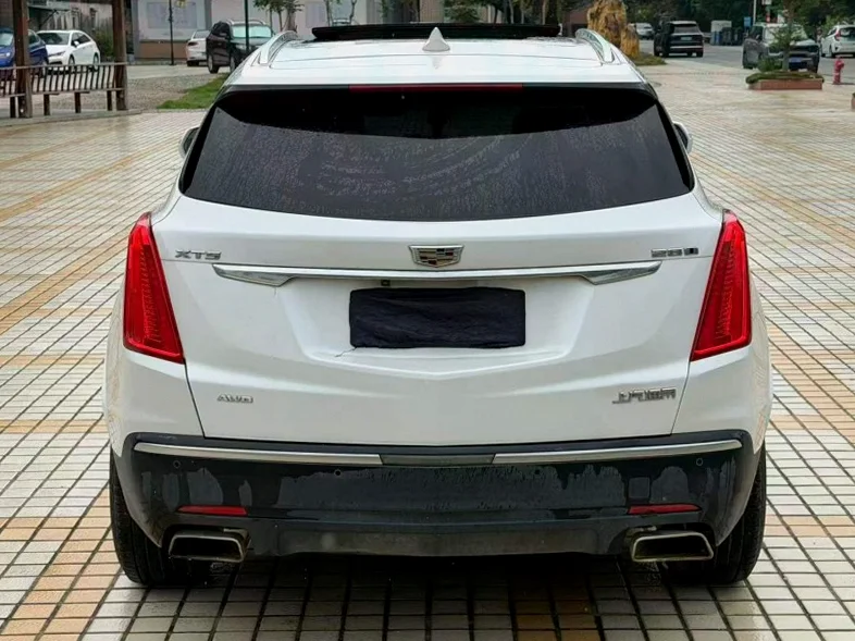 凯迪拉克XT5 驾驶室