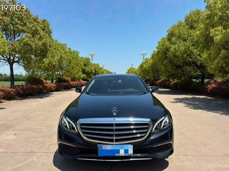 19年奔驰E200L 2.0T行政立标