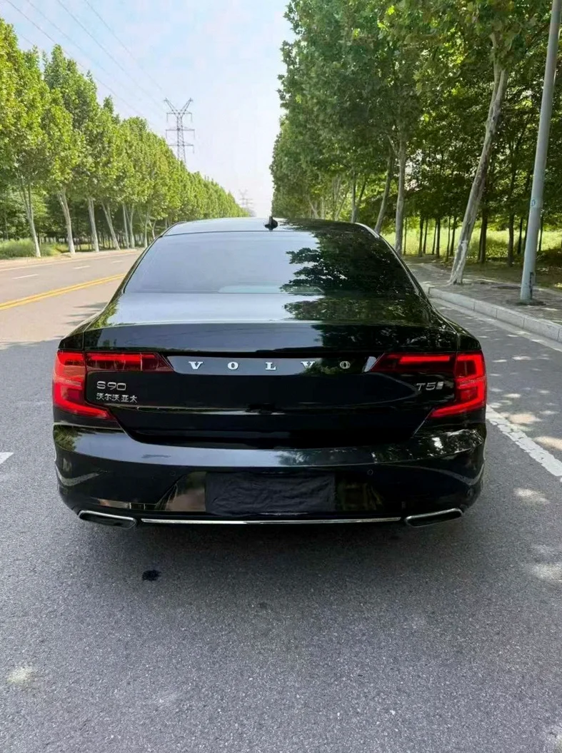 沃尔沃S90 后面外观一