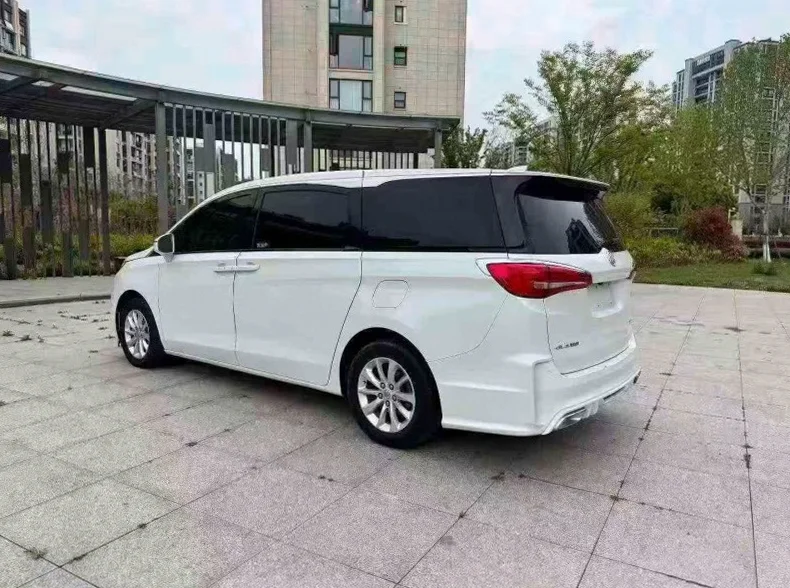 别克GL8 后面外观二