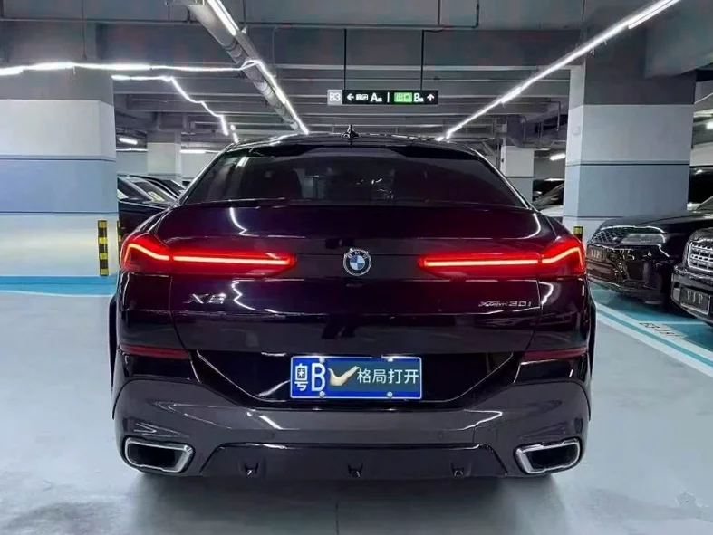 宝马X6 驾驶室