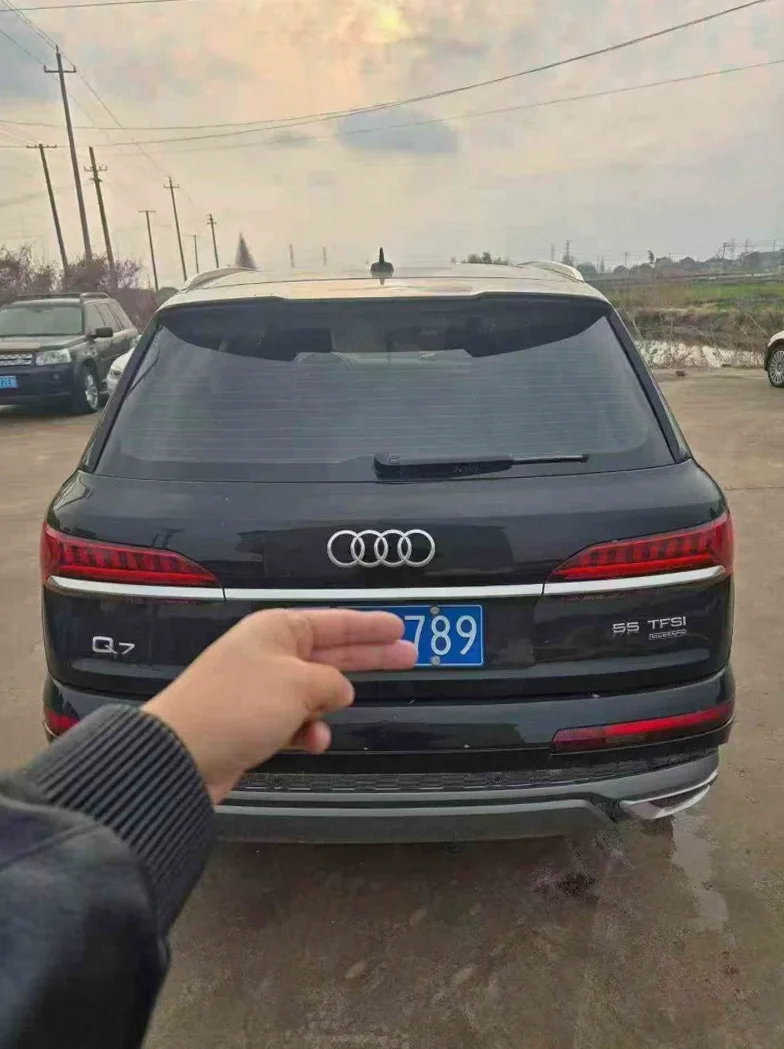 奥迪Q7 后面外观三