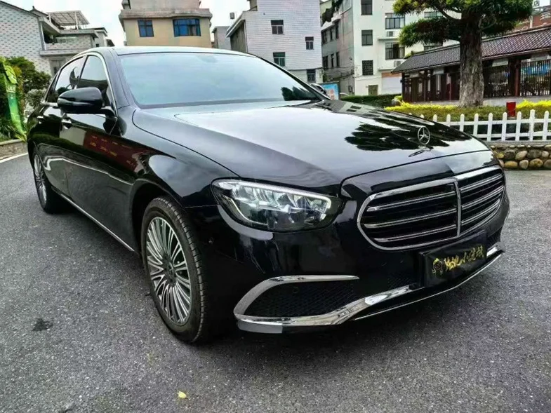 奔驰E 正面外观三