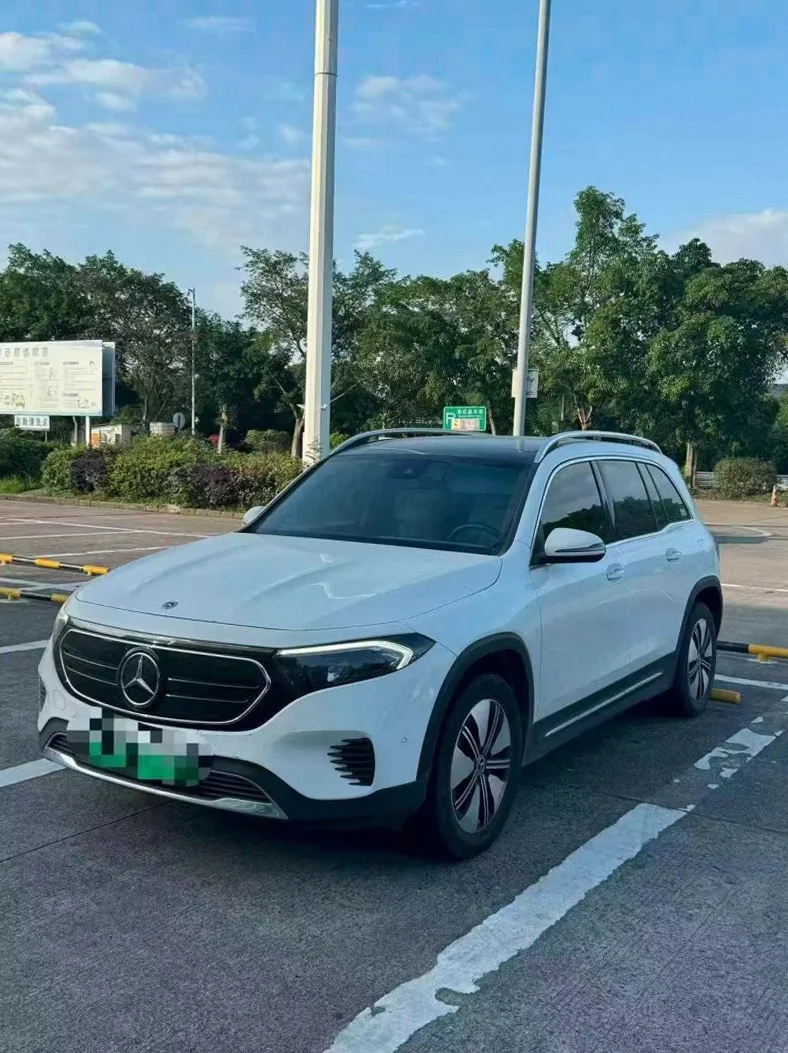 奔驰EQB 正面外观二