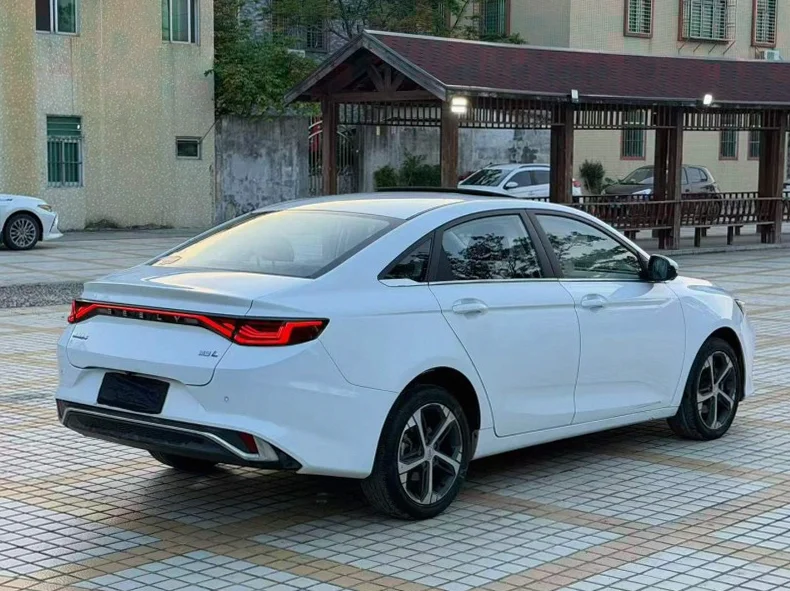 吉利帝豪 内饰后排