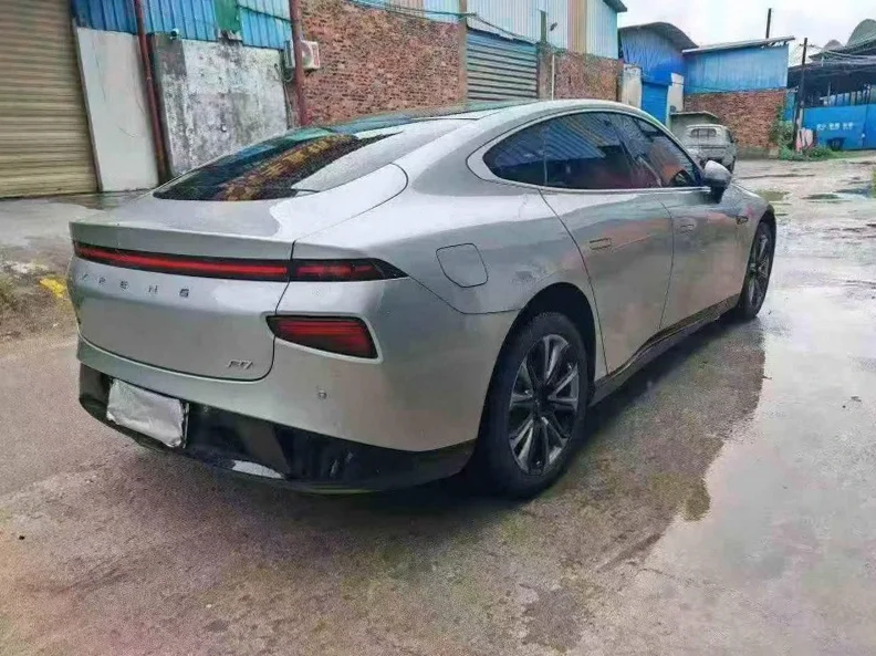 小鹏汽车p7 后面外观一