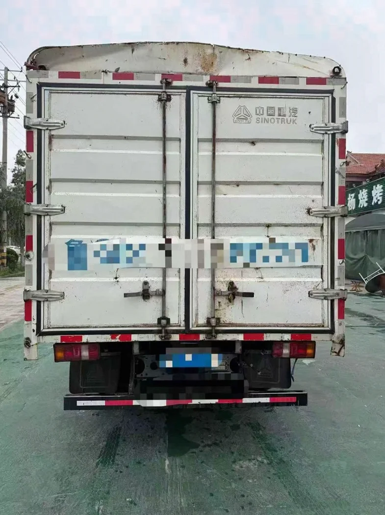 卡车系列重汽豪沃 内饰后排