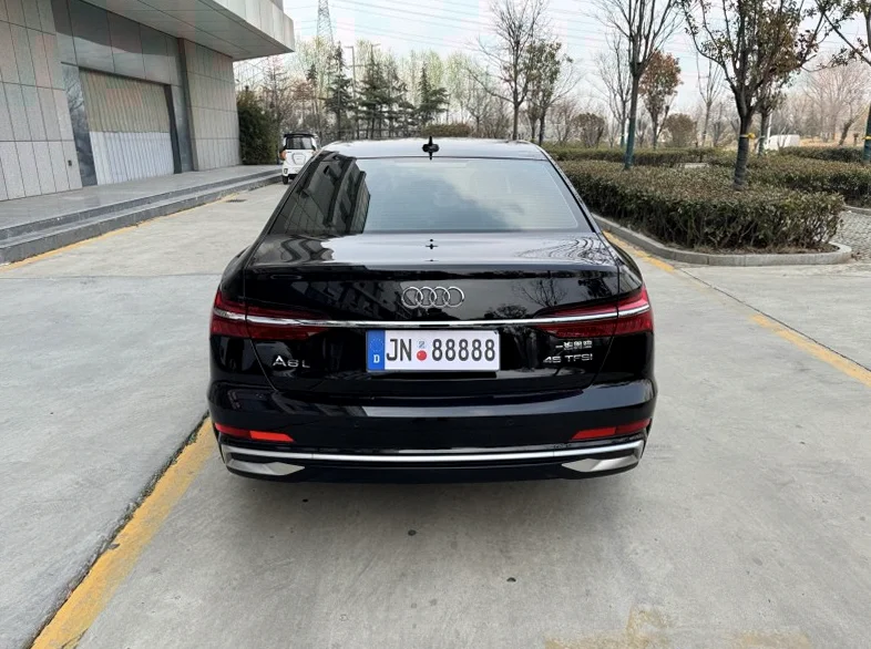 奥迪A6L 后面外观一