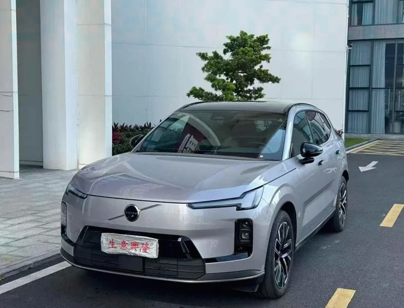 沃尔沃XC70 正面外观二