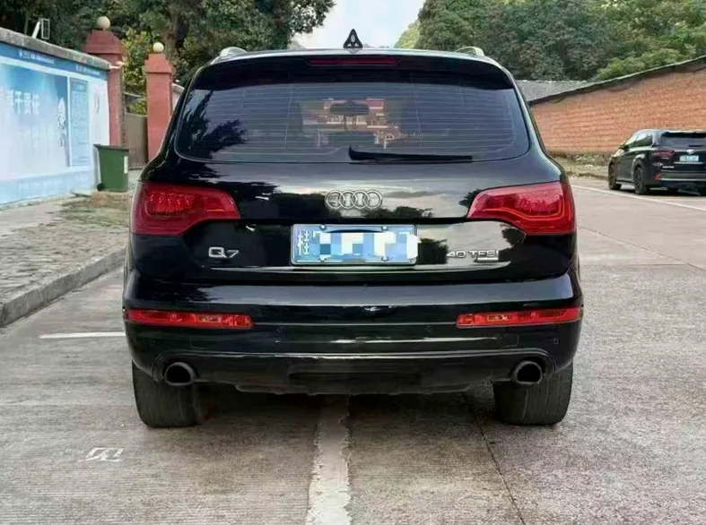 奥迪Q7 驾驶室