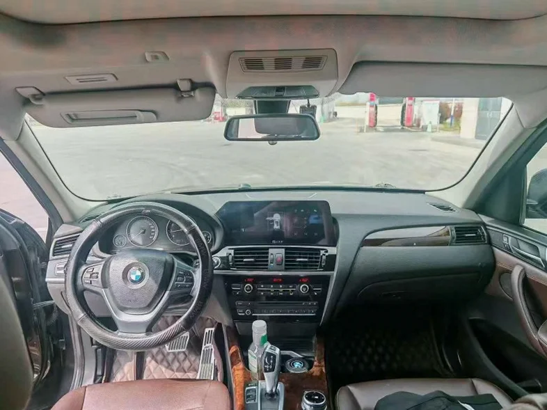 宝马X3 后面外观三
