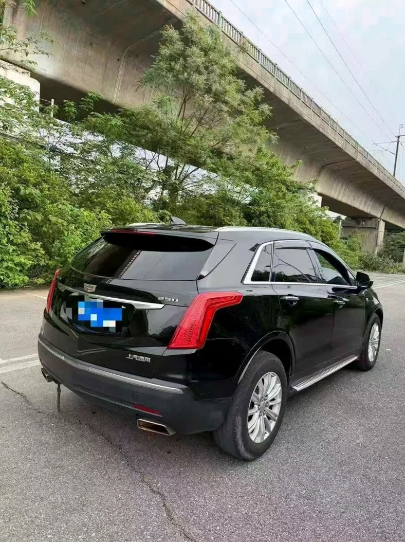 凯迪拉克XT5 内饰前排