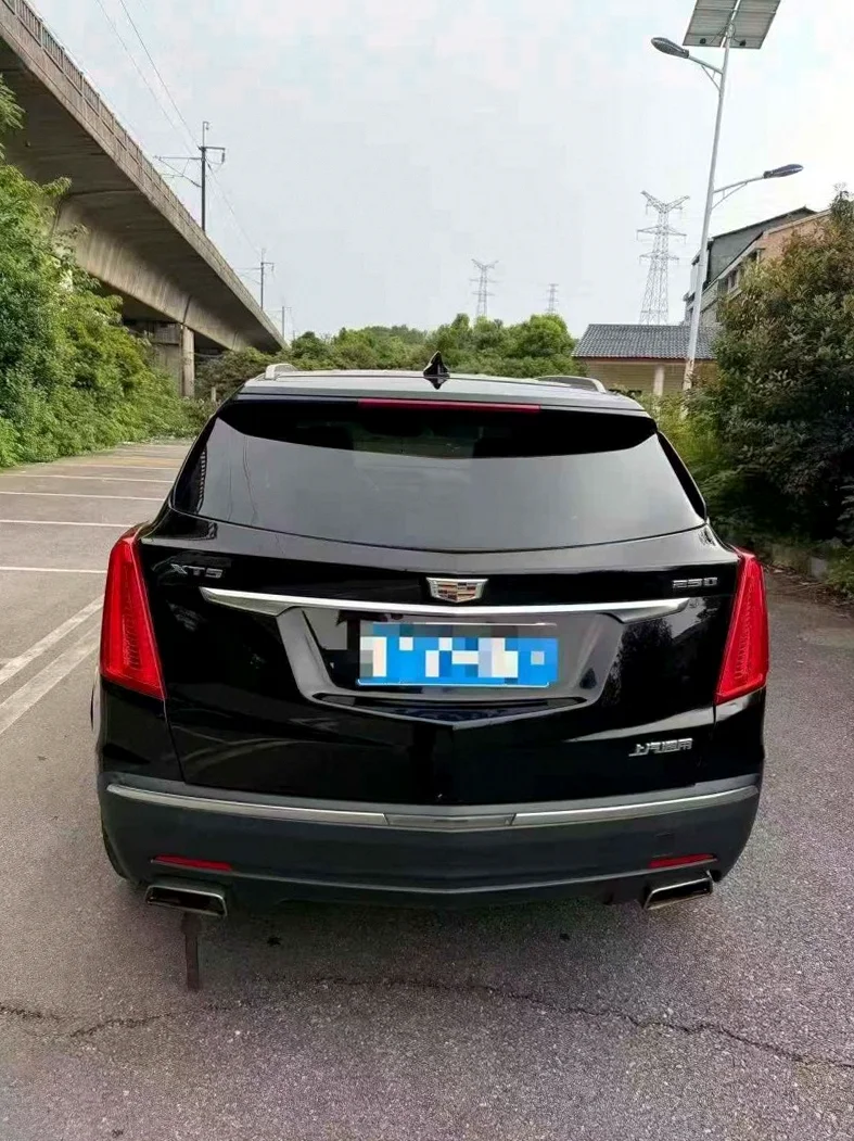 凯迪拉克XT5 驾驶室