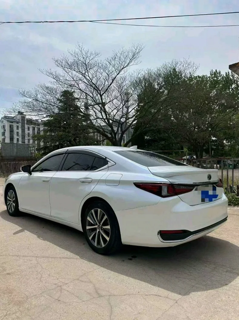 雷克萨斯ES 正面外观二