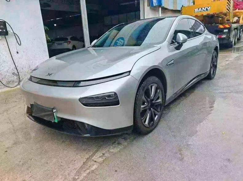 小鹏汽车p7 正面外观二