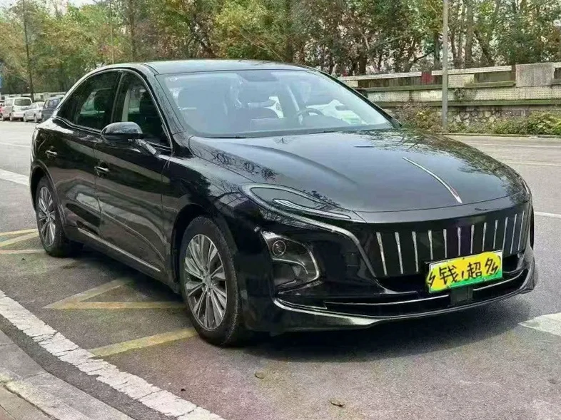 红旗E-QM5 正面外观三
